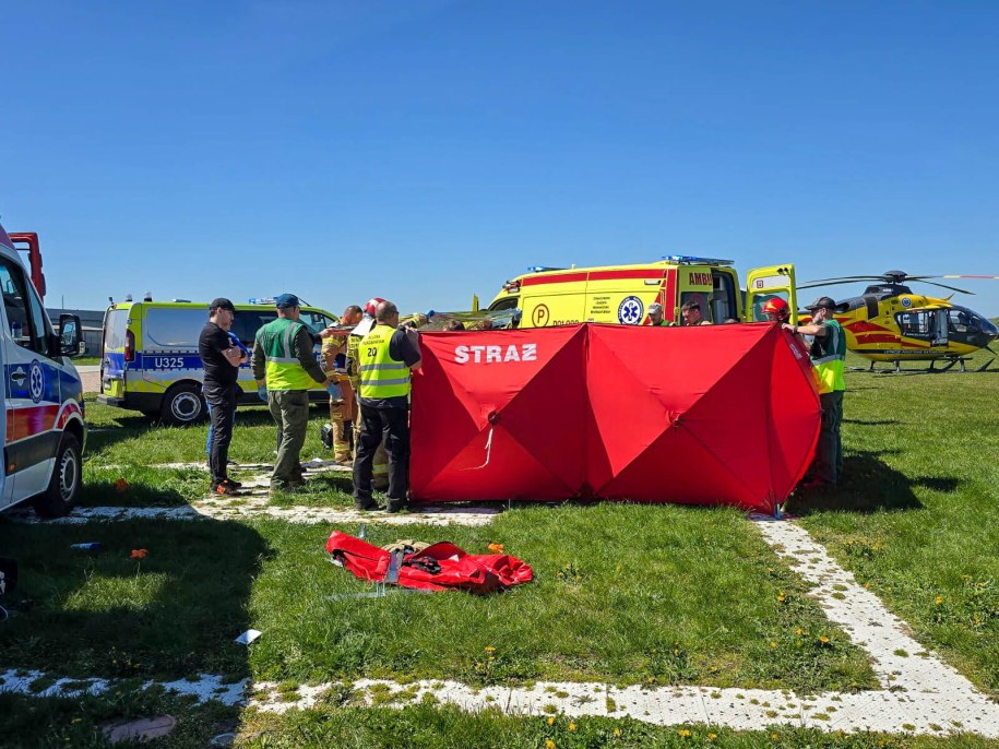 Śmiertelny wypadek spadochroniarza w Lesznie /KWP POZNAŃ /PAP