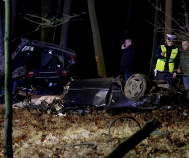 Śmiertelny wypadek w Jawiszowicach. Mercedes rozpadł się na dwie części