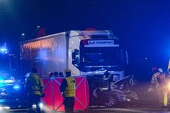 Śmiertelny wypadek w Karczowie. Auto zderzyło się z ciężarówką 