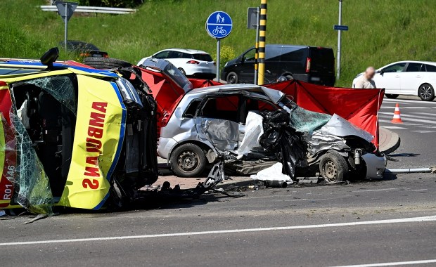 Śmiertelny wypadek w Przemyślu. Karetka zderzyła się z autem osobowym