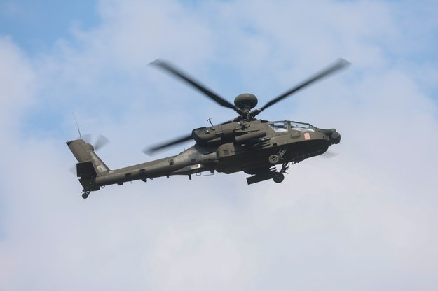 Śmigłowiec AH-64 Apache nad Wisłostradą /PAP