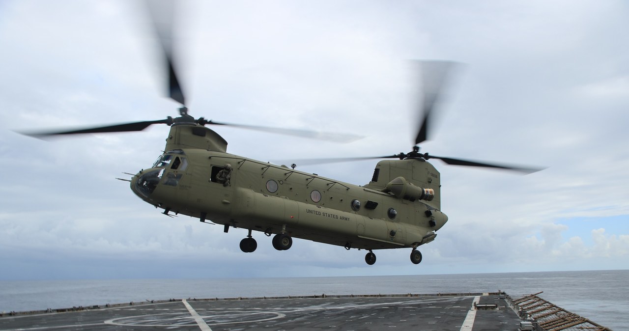 Śmigłowiec Ch-47 Chinook /U.S. Navy /Wikimedia