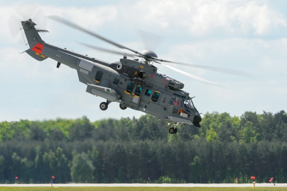 Śmigłowiec EC-725 Caracal w 33 Bazie Lotnictwa Transportowego w Powidzu /Jakub Kaczmarczyk /PAP