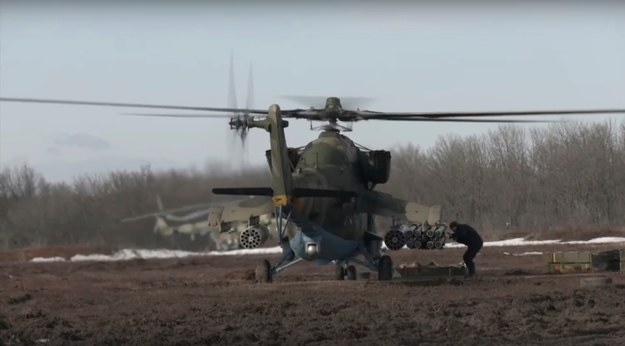 Śmigłowiec szturmowy Ka-50 przygotowuje się do bitew na Ukrainie. /RUSSIAN DEFENCE MINISTRY PRESS SERVICE / HANDOUT /PAP/EPA