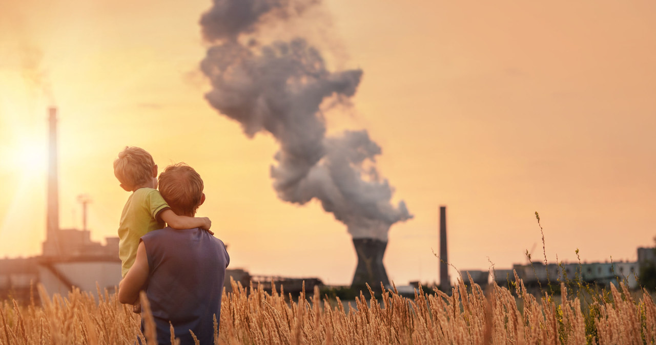 Smog jest bardzo niebezpieczny szczególnie dla dzieci /123RF/PICSEL