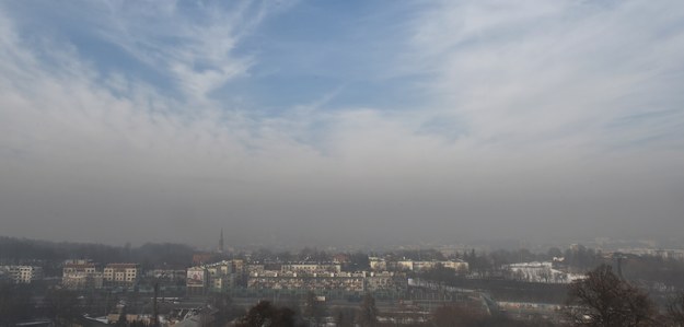 Smog nad Krakowem. Widok z kopca Krakusa /Jacek Bednarczyk /PAP