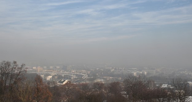 Smog nad Krakowem. Widok z kopca Krakusa /Jacek Bednarczyk /PAP