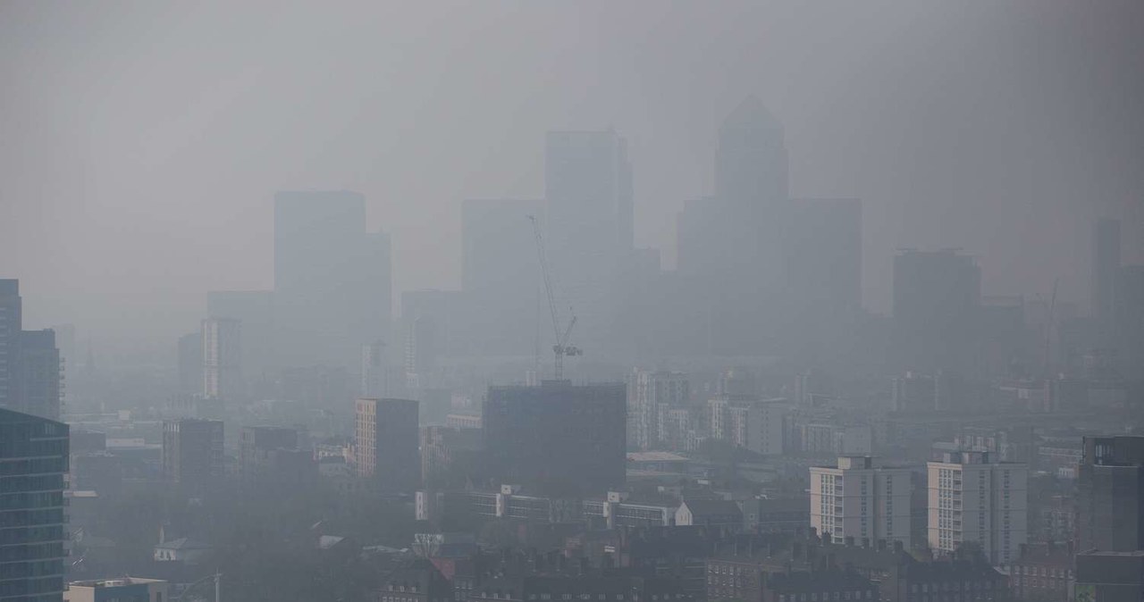 Smog nad Londynem /AFP