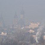 Smog nie odpuszcza. Bezpłatna komunikacja w Krakowie i darmowe przejazdy Kolejami Śląskimi