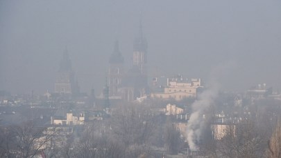 Smog nie odpuszcza. Bezpłatna komunikacja w Krakowie i darmowe przejazdy Kolejami Śląskimi