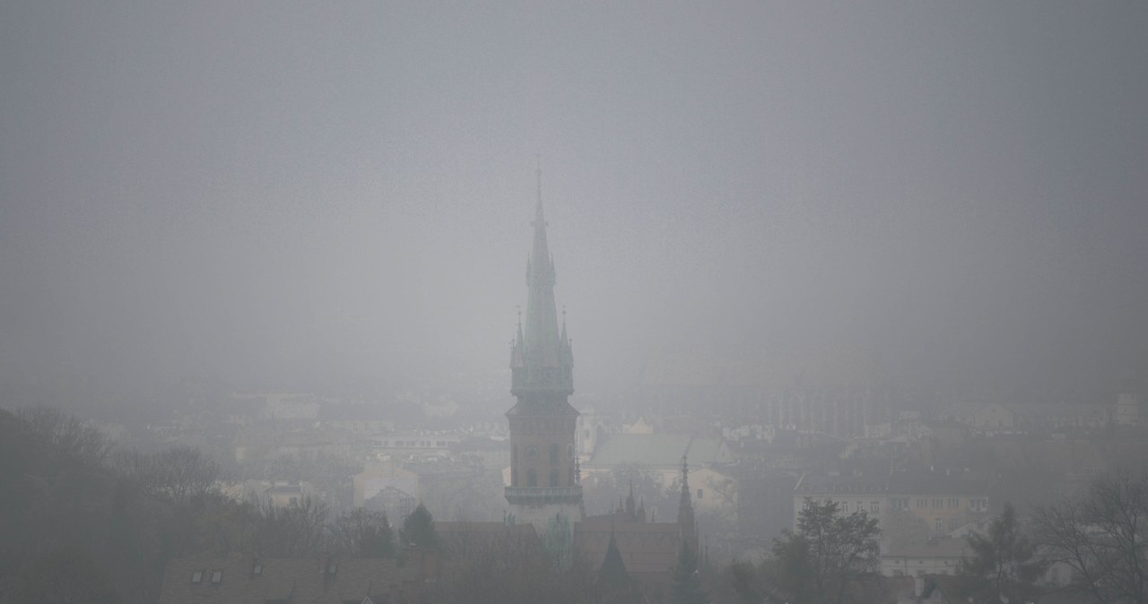 Smog sprawia, że astma czy inne choroby płuc stają się o wiele groźniejsze /NurPhoto /Getty Images