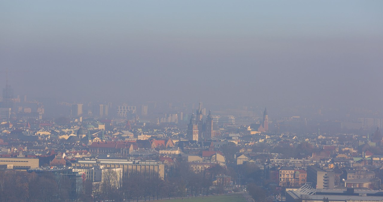 Smog to zmora Krakowa i wielu innych polskich miast. Sprawdź, jak chronić się przed nim w mieszkaniu /123RF/PICSEL