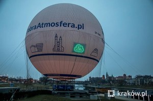 Smog utrzymuje się nawet sto metrów nad Krakowem 