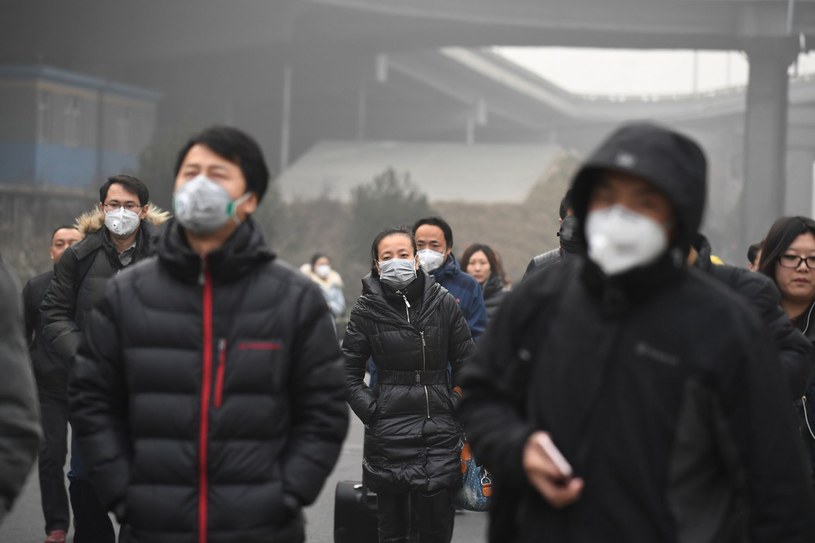 Smog w Chinach to tykająca bomba, z którą władze będą musiały sobie poradzić /Greg BAKER /AFP