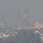 Smog w Krakowie. Przedszkolaki i uczniowie powinni unikać wychodzenia na zewnątrz 