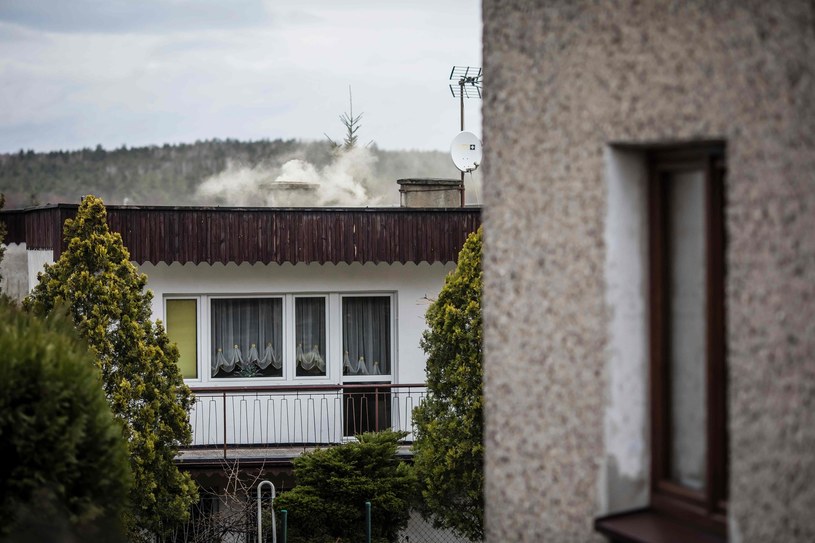 Smog w Polsce przyczynia się rocznie do ok. 50 tys. zgonów /WOJTEK RADWANSKI / AFP /AFP