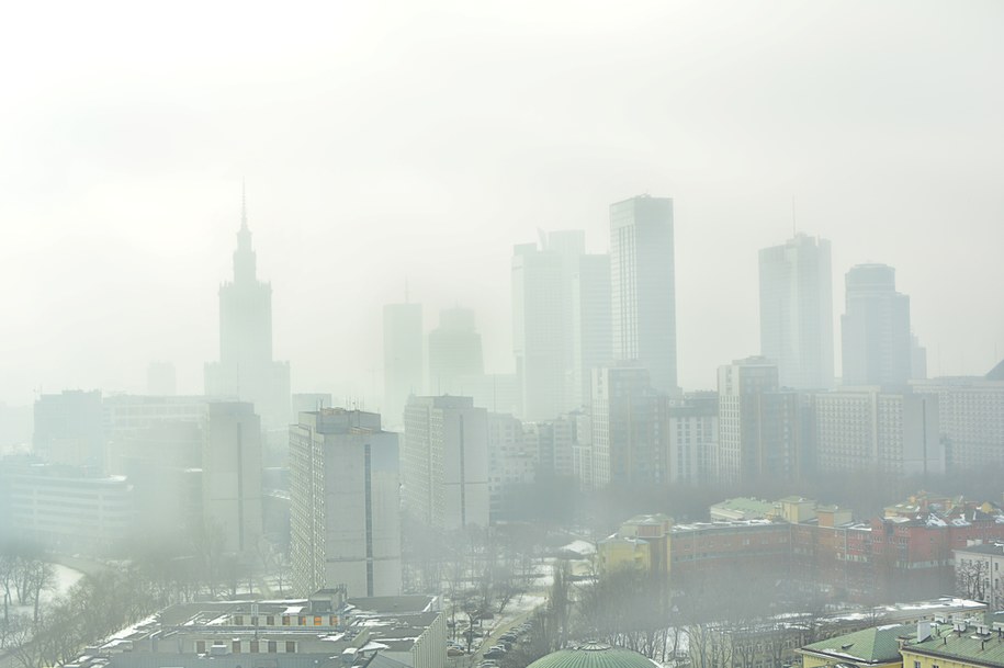 Smog w Warszawie /Shutterstock