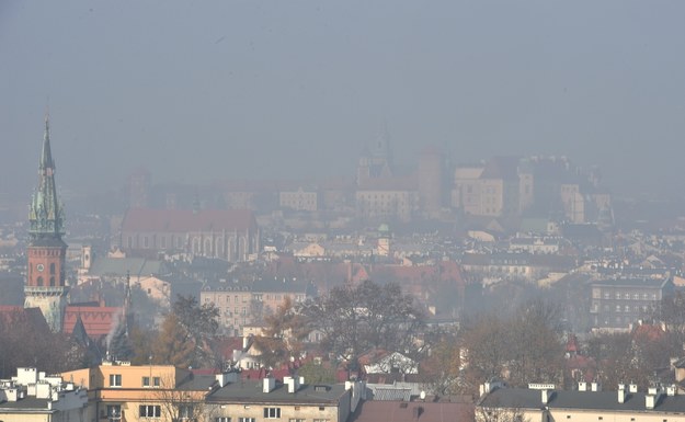 Smog zawisł nad Krakowem /Jacek Bednarczyk /PAP
