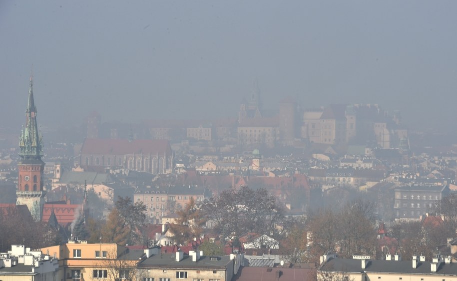 Smog zawisł nad Krakowem /Jacek Bednarczyk /PAP