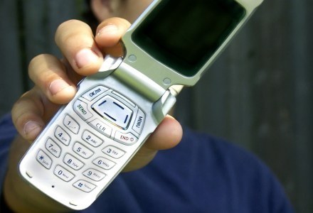 SMS - postawia komunikacji każdego nastolatka   fot. Sherrie Smith /stock.xchng