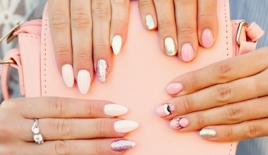 Smukłe i piękne palce dzięki manicure? To możliwe, ale musisz wybrać odpowiedni kształt