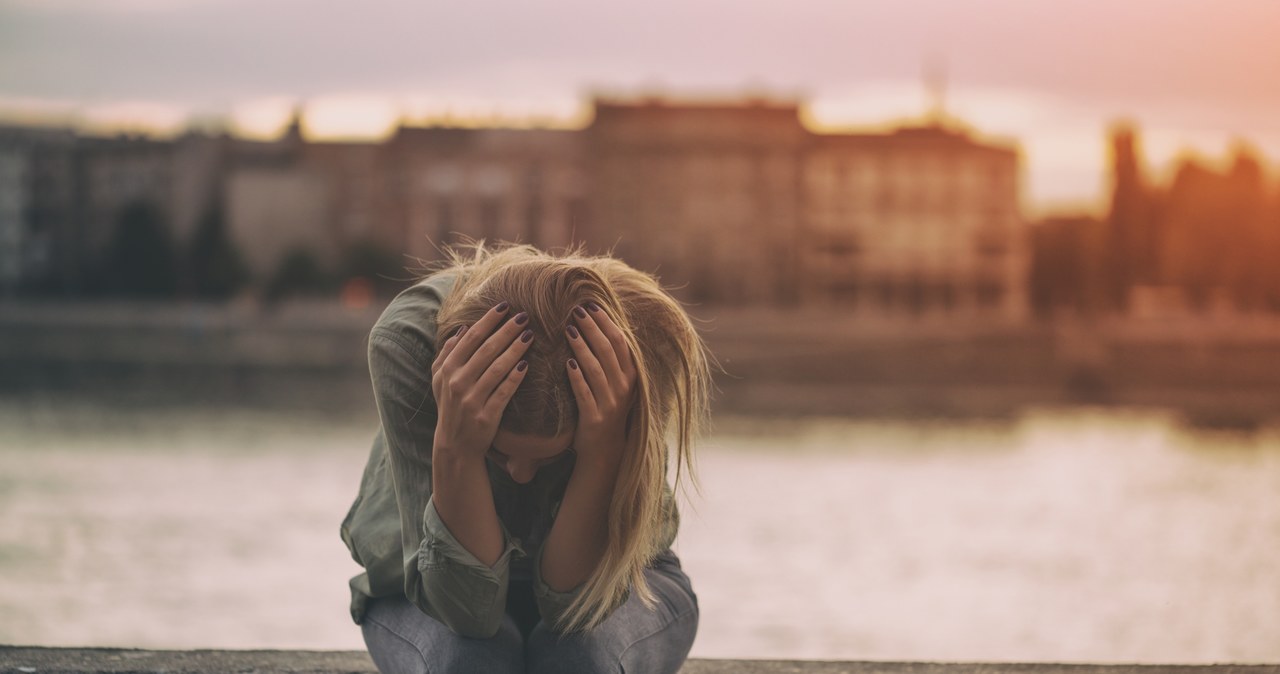 Smutek, strach, złość - każda emocja, która pojawia się na wieść o tragedii, jest "normalna" /123RF/PICSEL