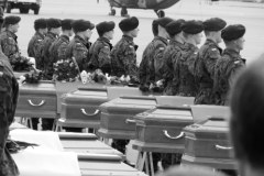 Smutne powitanie na Okęciu