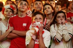 Smutni kibice reprezentacji Polski po meczu z Czechami 
