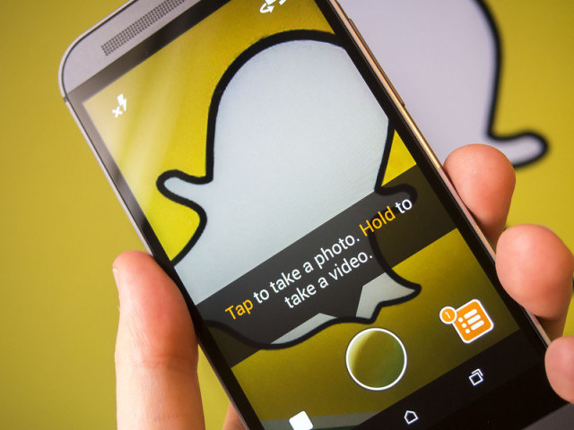 Snapchat stał się inspiracją dla Facebooka /AFP