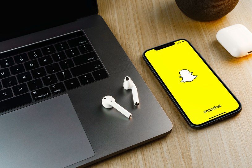 Snapchat to popularna aplikacja, z której korzystają miliony użytkowników. /123RF/PICSEL