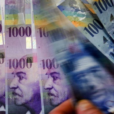 SNB zapewnił, że zamierza zdecydowanie przeciwdziałać umacnianiu się franka wobec euro. /AFP