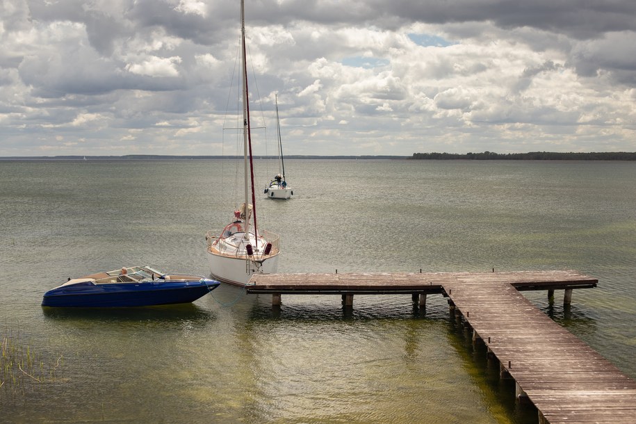 Na jeziorze Śniardwy odnaleziono zatopioną przed rokiem łódź żaglową [FILM]