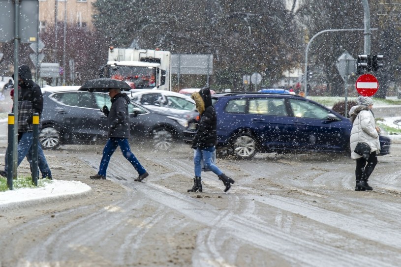 Śnieg, deszcz, burze śnieżne. Pogodowe starcie nad Polską. Mocne uderzenie w konkretne regiony