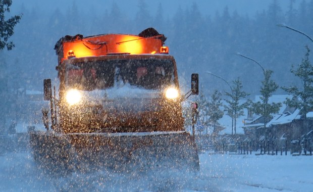 Śnieg i błoto pośniegowe. Kierowcy narzekają na warunki na drogach
