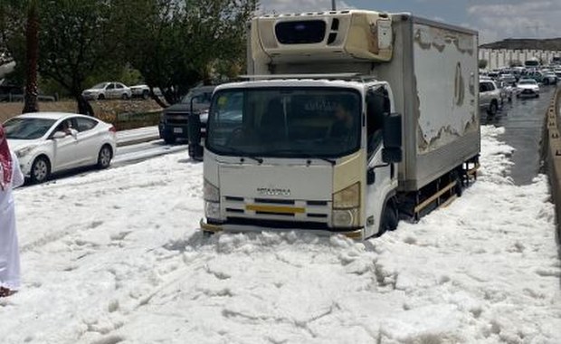 Śnieg i grad w Arabii Saudyjskiej. Zasypał miasto At-Taif