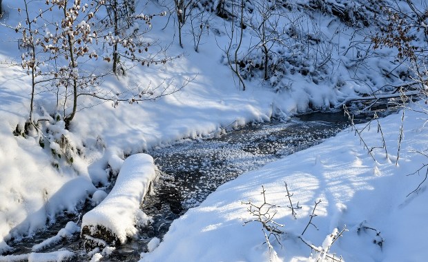 Śnieg i marznące opady. Prognoza pogody na czwartek