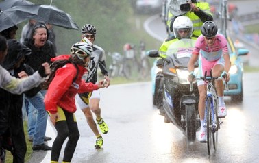 Śnieg i mróz w Dolomitach. Odwołany etap Giro d'Italia