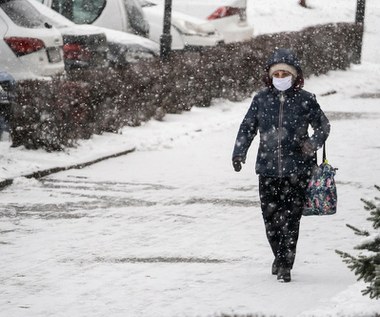 Śnieg, marznące opady, oblodzenia i silny wiatr. RCB i IMGW ostrzegają