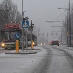 Śnieg, mróz, trudne warunki na drogach. Zimowy początek tygodnia