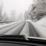Śnieg na drogach. Trudne warunki na Podhalu
