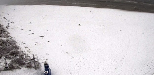 Śnieg na plaży w Dębkach /Gorąca Linia RMF FM