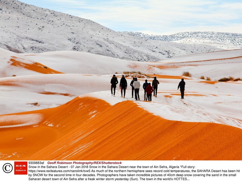 Śnieg na Saharze /GEOFF ROBINSON /East News