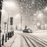 Śnieg nad Warszawą. Alert RCB, wzmożenie na drogach, brak ciepła na Pradze