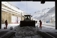 Śnieg odciął od świata szwajcarski ośrodek turystyczny