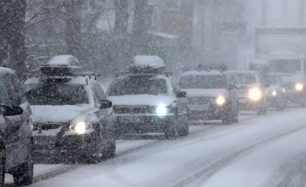 Śnieg paraliżuje północne Czechy. Na "10" wprowadzono zakaz ruchu dla ciężarówek