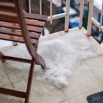 Śnieg topnieje, a balkon wygląda jak po powodzi? Zrób to, a wiosną zachwyci