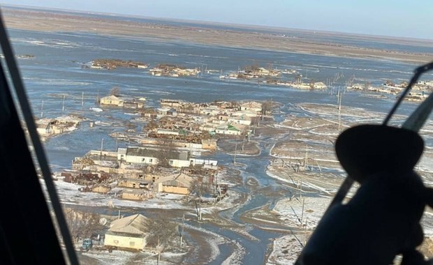 Śnieg topnieje, woda zalewa miasta. Rozległe powodzie w Kazachstanie