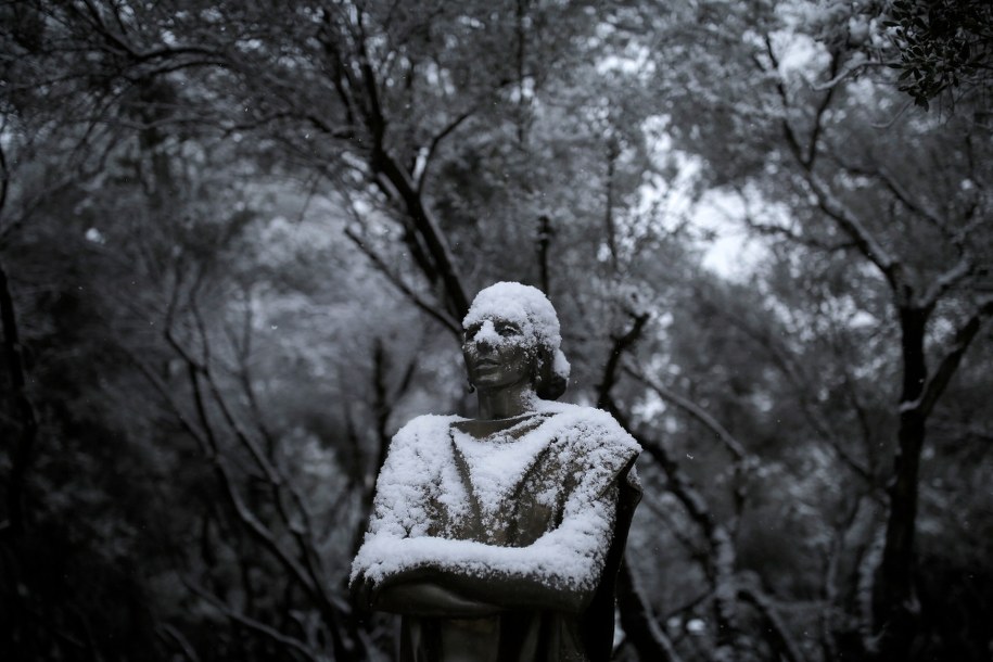 Śnieg w Atenach /KOSTAS TSIRONIS /PAP/EPA