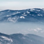 Śnieg w Beskidach. Trudne warunki na szlakach