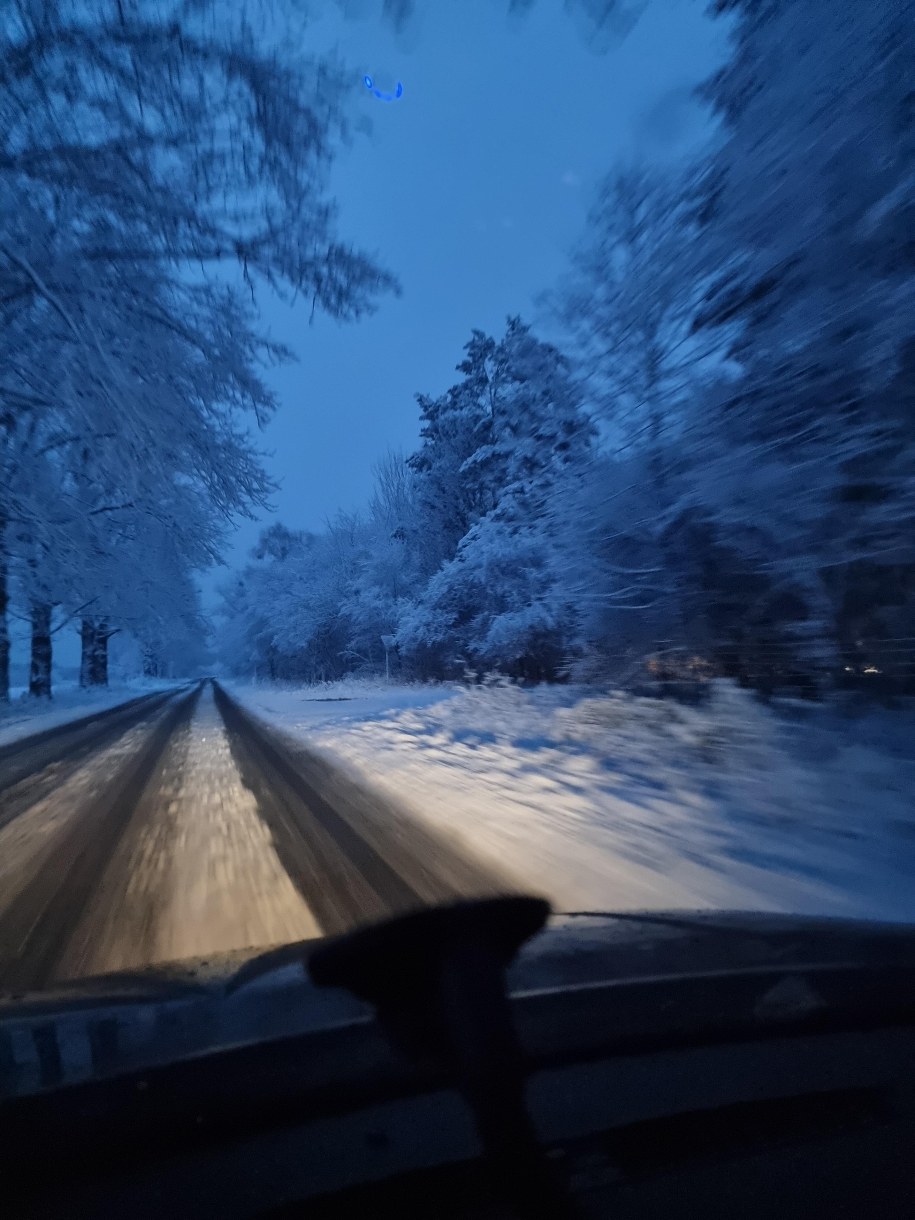 Śnieg w okolicach Koszalina (woj. zachodniopomorskie); zdjęcie nadesłane przez słuchacza /Gorąca Linia RMF FM